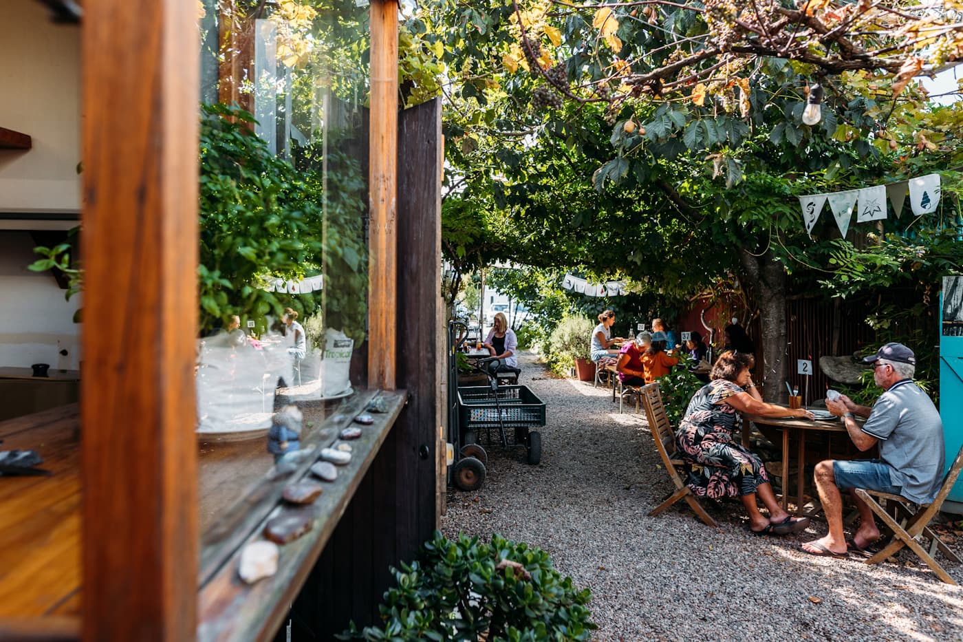 Outdoor dining scene with local food and drinks in Golden Bay, New Zealand